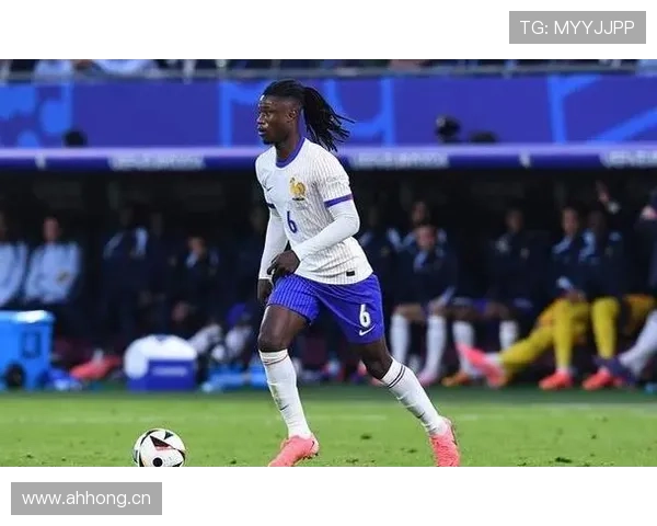 卡马文加客串左后卫的战术价值分析