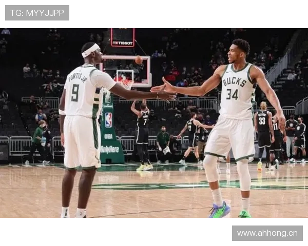 波蒂斯与字母哥挡拆拉开空间，替补三分效率提升